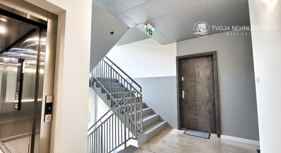 Reprezentatívny 3-izbový byt 90 m² + 12 m² balkón + GARÁŽ | Sídlisko III