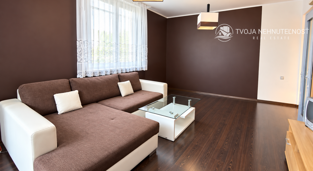 PRENÁJOM | 2-izbový byt so zasklenou loggiou v centre Prešova – 49 m²