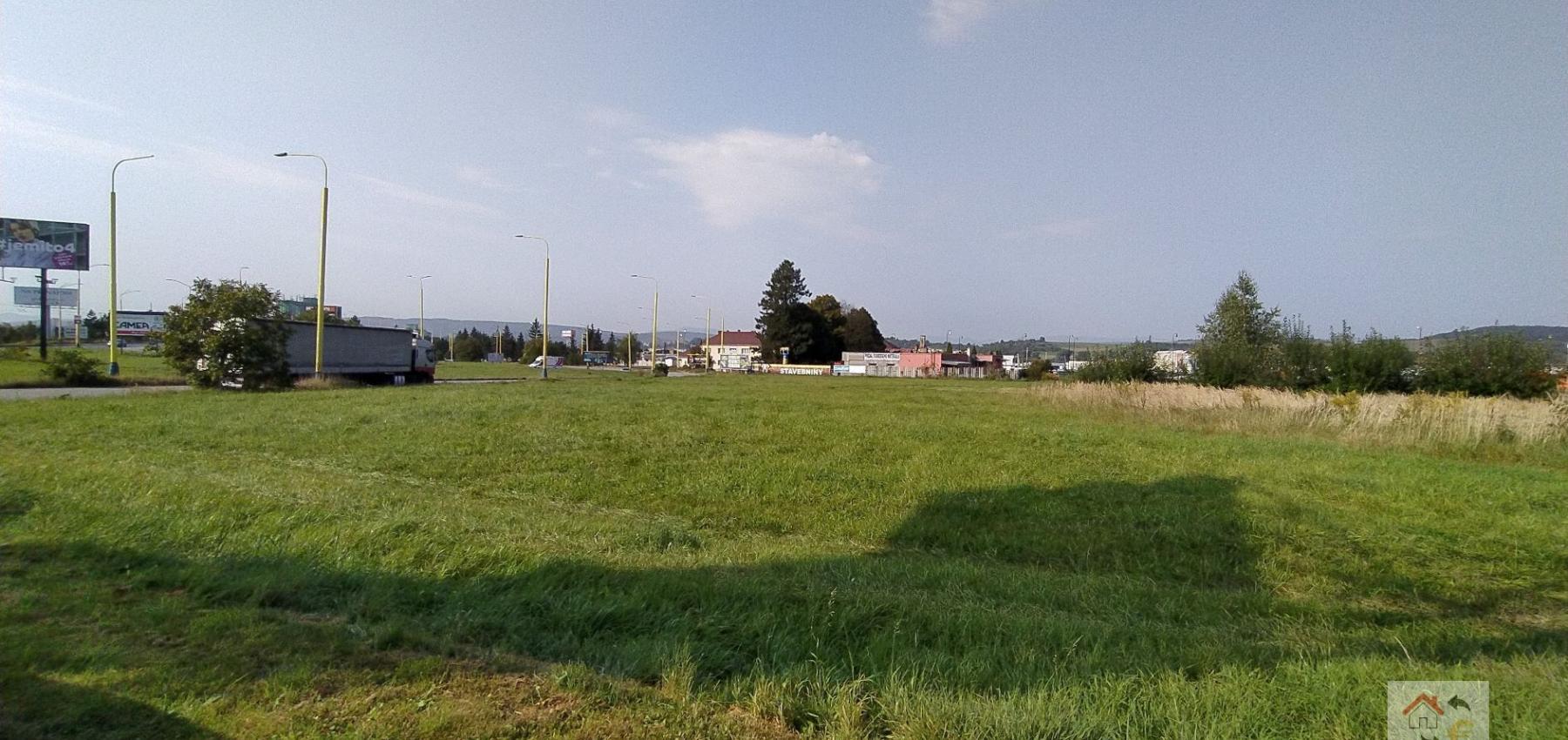 KOMERČNÝ POZEMOK v priemyselnej zóne, 5621 m2, Ľubotice