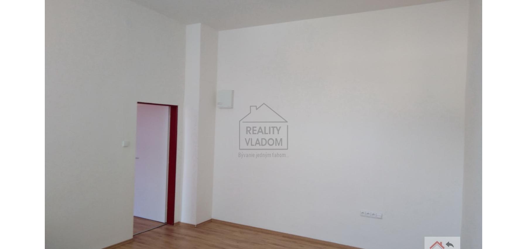 3 priechodzie kancelárie k prenájmu v centre Prešova.