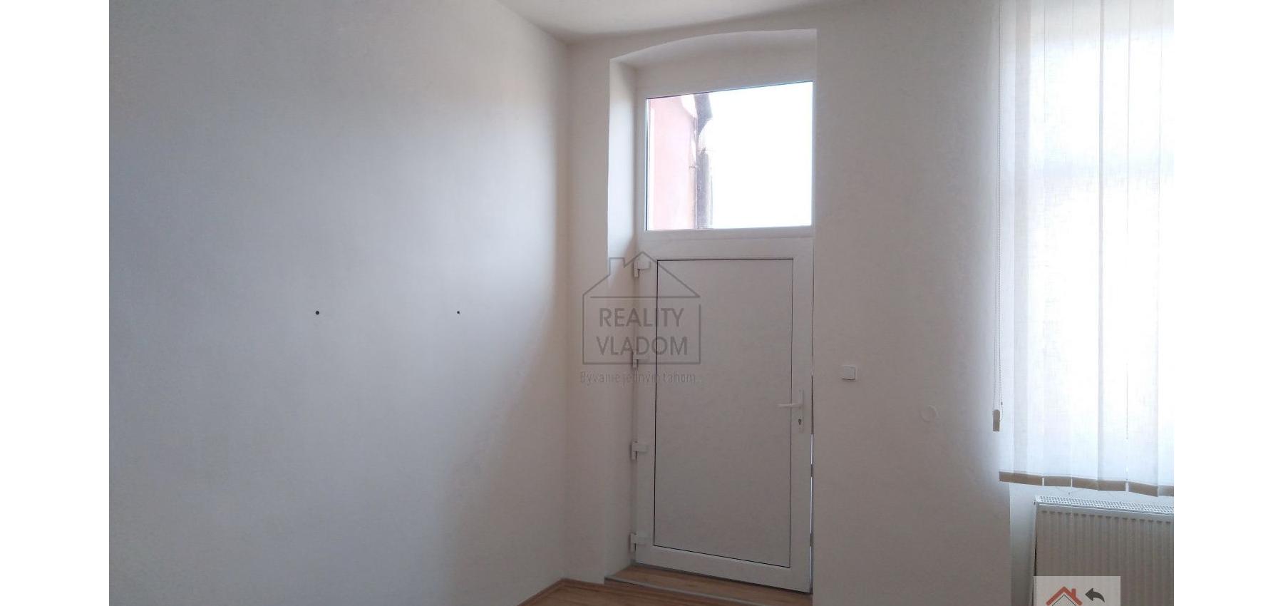 3 priechodzie kancelárie k prenájmu v centre Prešova.