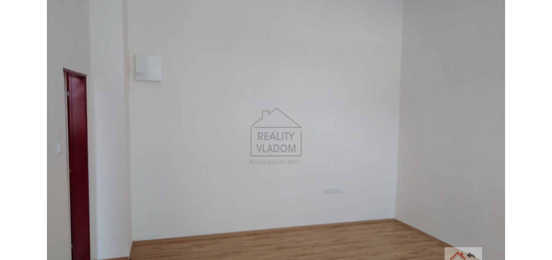 3 priechodzie kancelárie k prenájmu v centre Prešova.