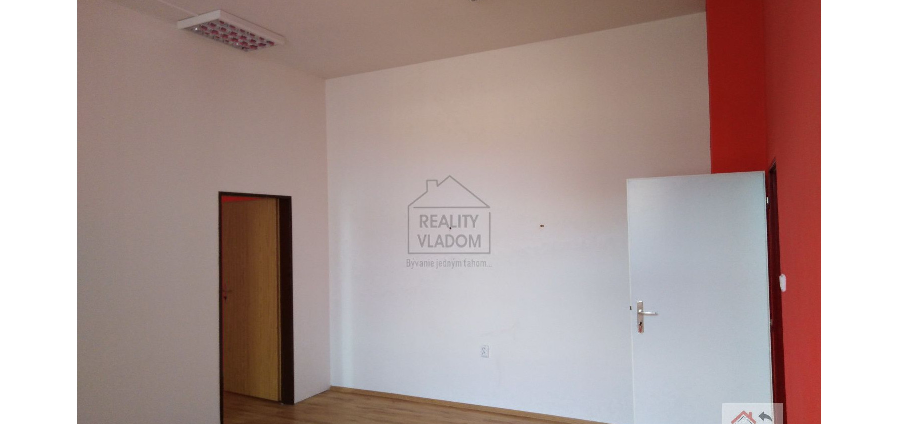 3 priechodzie kancelárie k prenájmu v centre Prešova.