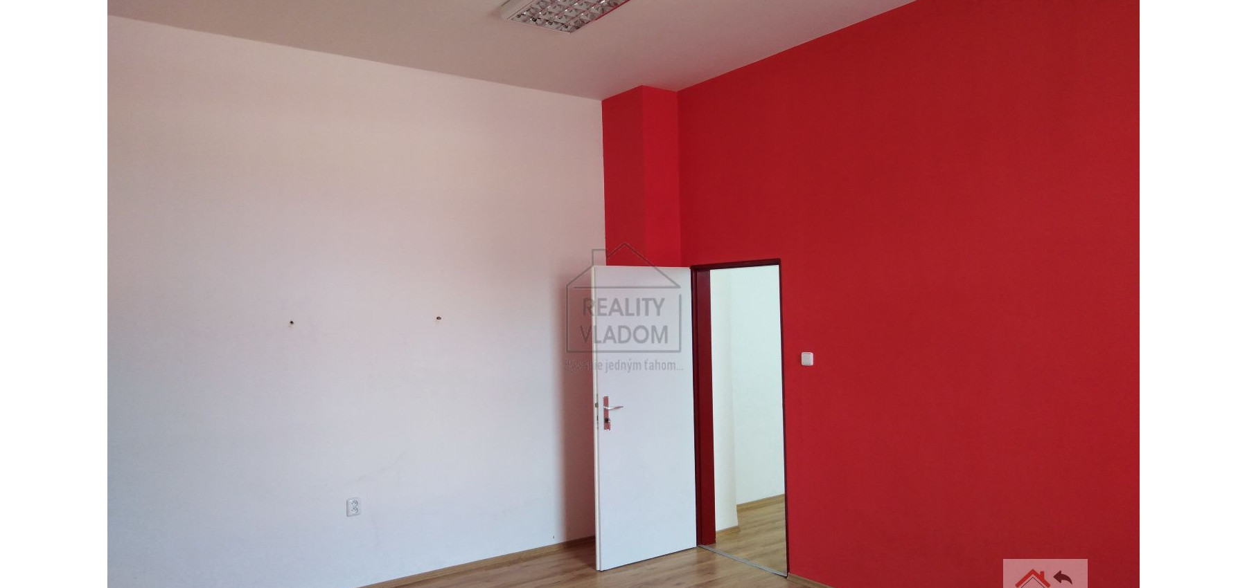 3 priechodzie kancelárie k prenájmu v centre Prešova.