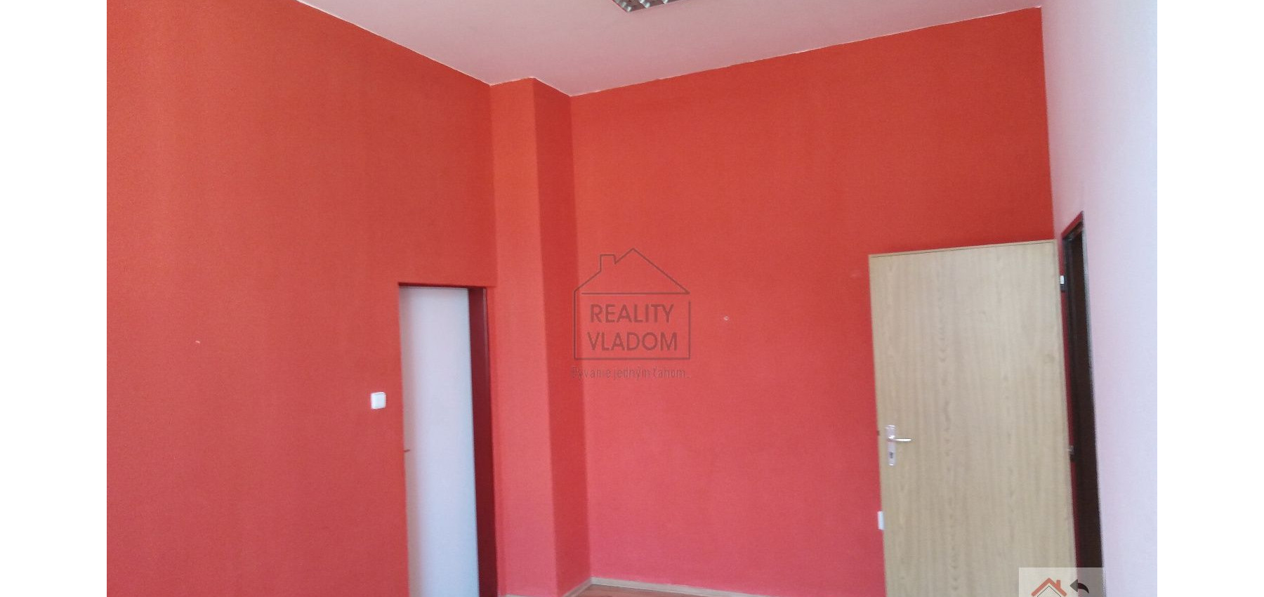 3 priechodzie kancelárie k prenájmu v centre Prešova.