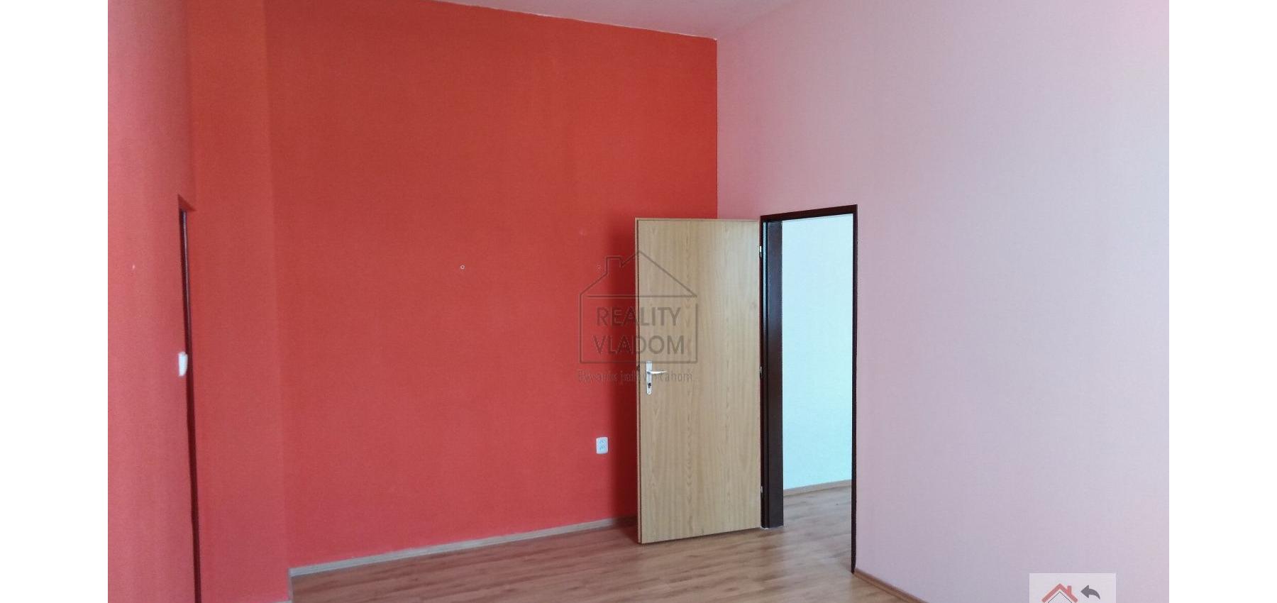 3 priechodzie kancelárie k prenájmu v centre Prešova.