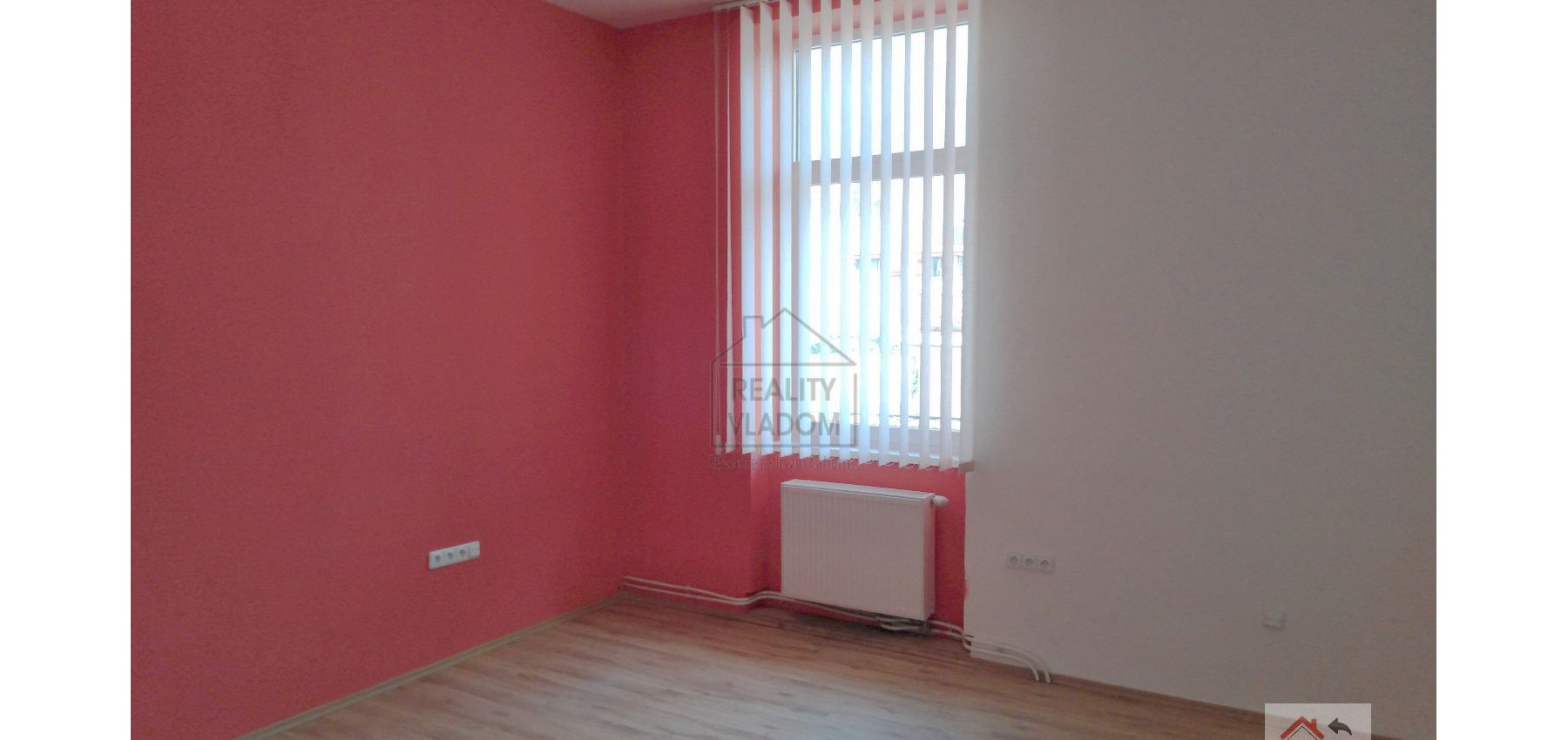 3 priechodzie kancelárie k prenájmu v centre Prešova.