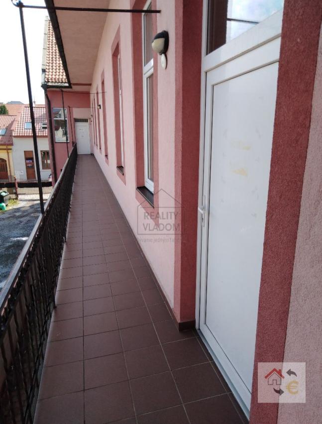 3 priechodzie kancelárie k prenájmu v centre Prešova.