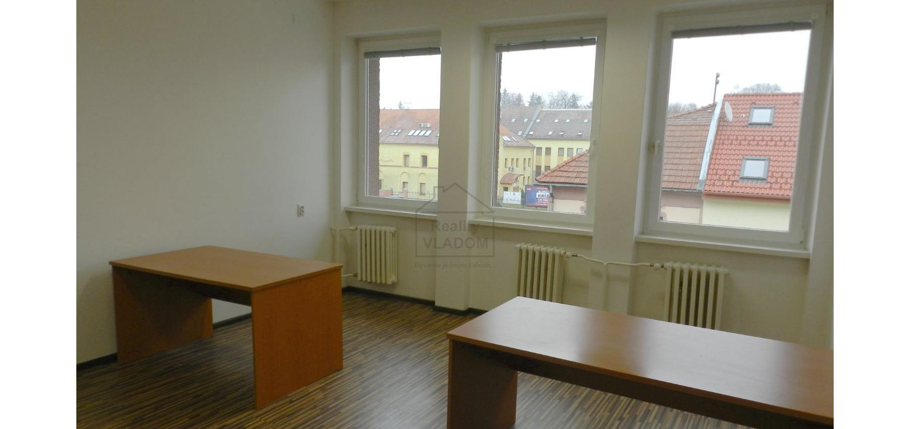 2 zariadené kancelárie, plocha 41 m2, v centre mesta.