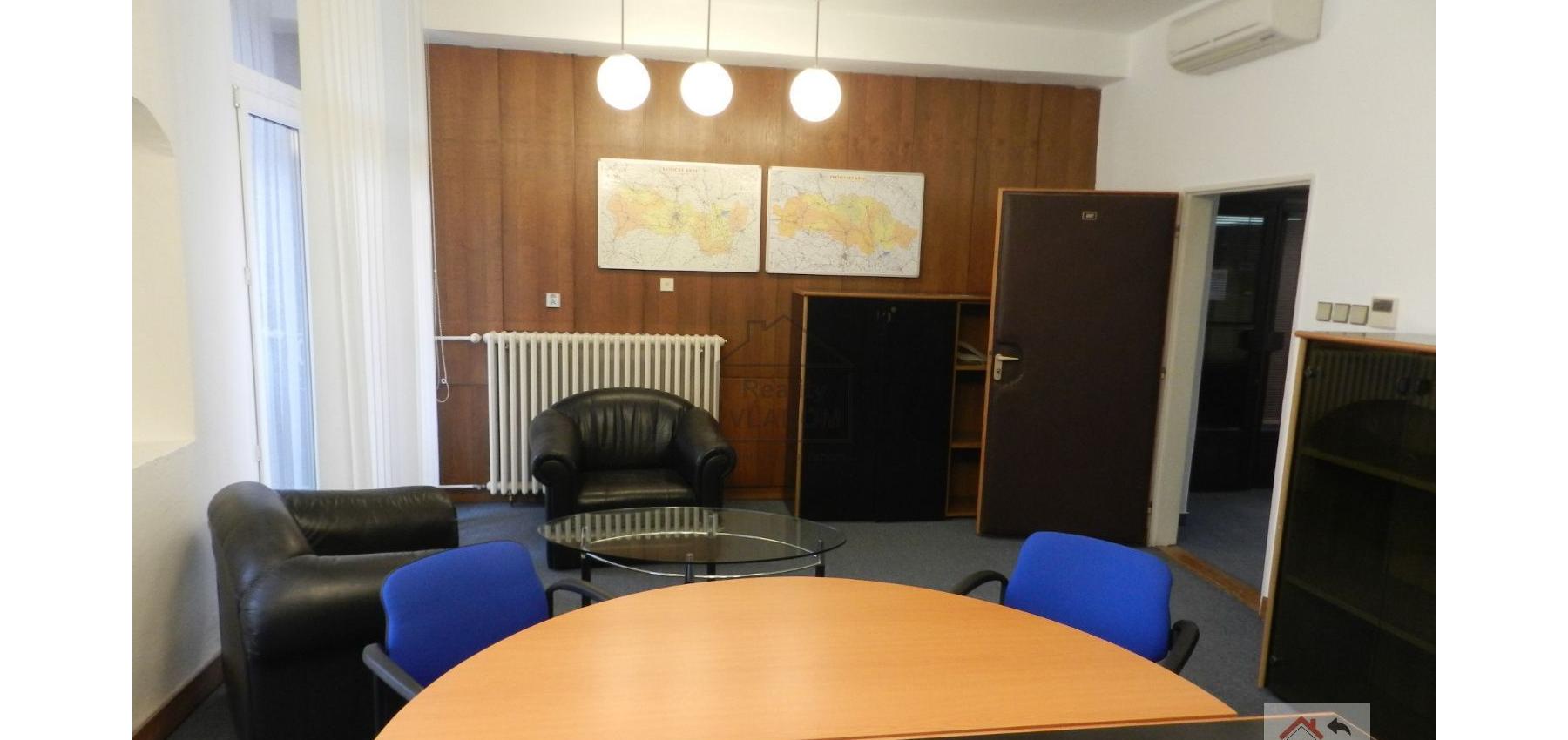 Administratívne priestory s klimatizáciou, plocha 73 m2.