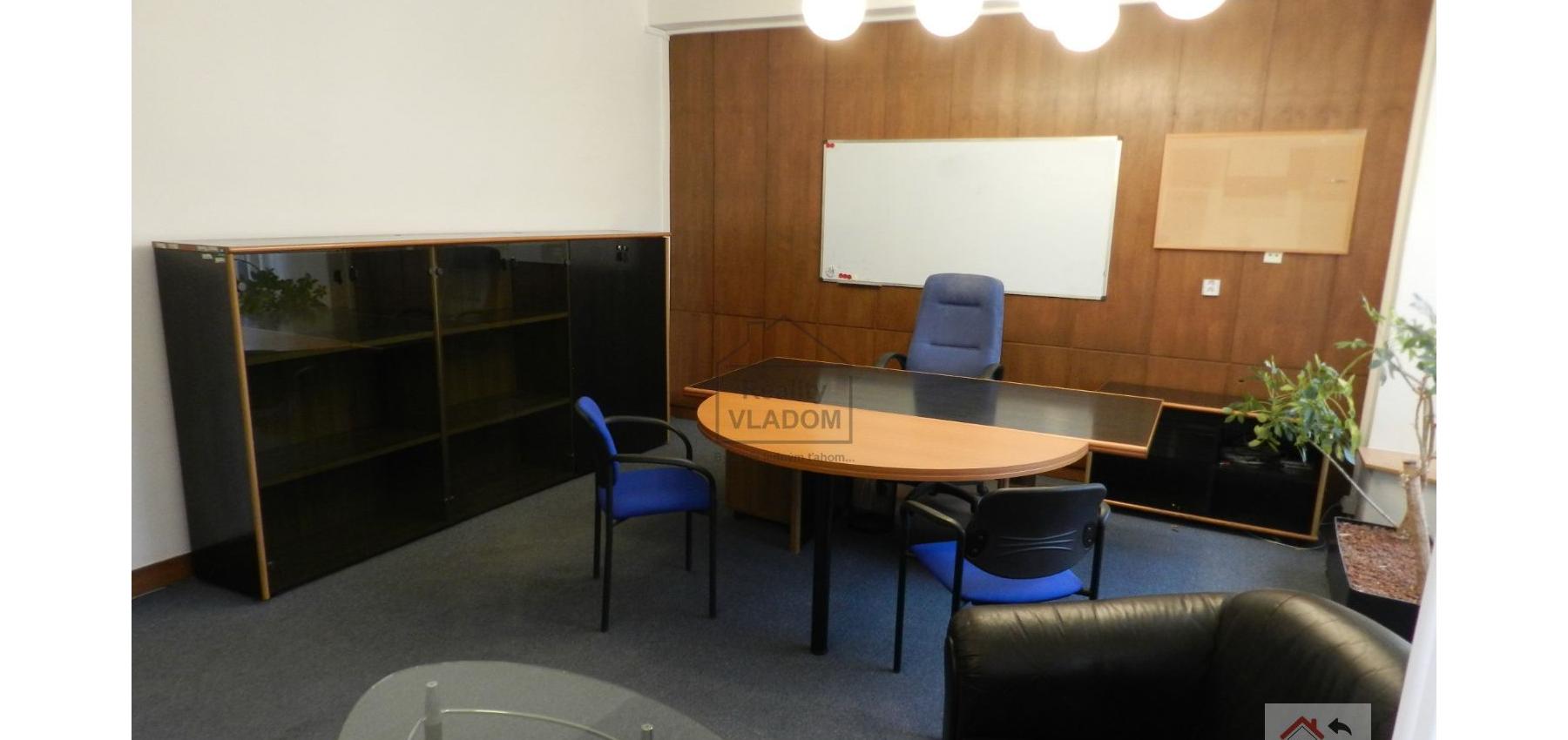 Administratívne priestory s klimatizáciou, plocha 73 m2.