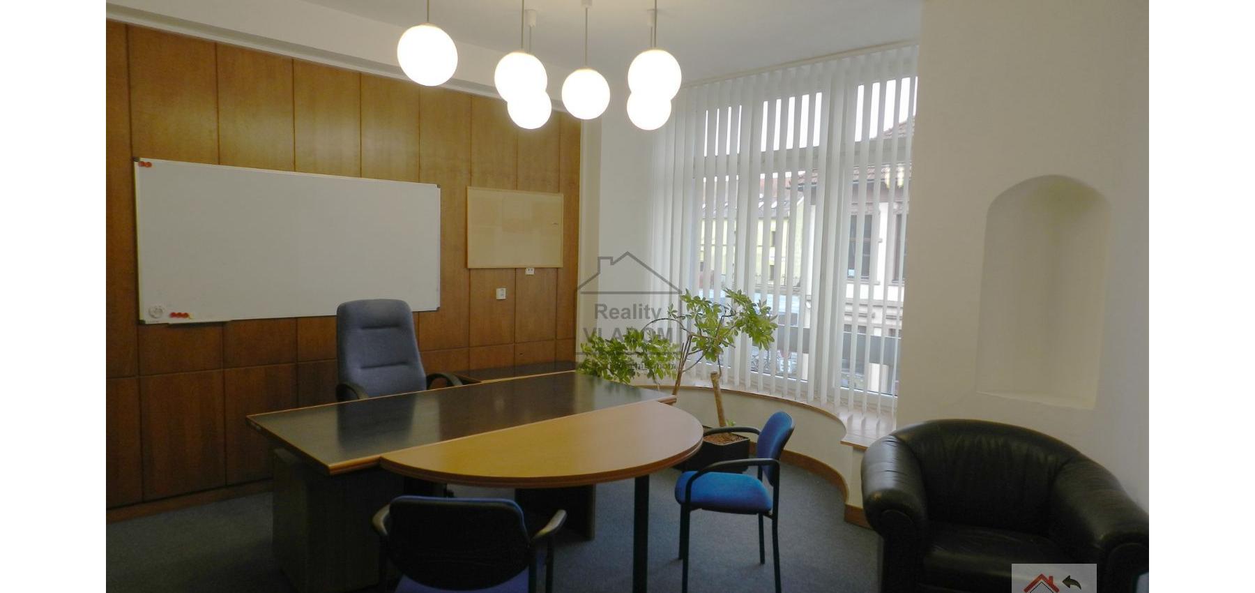 Administratívne priestory s klimatizáciou, plocha 73 m2.