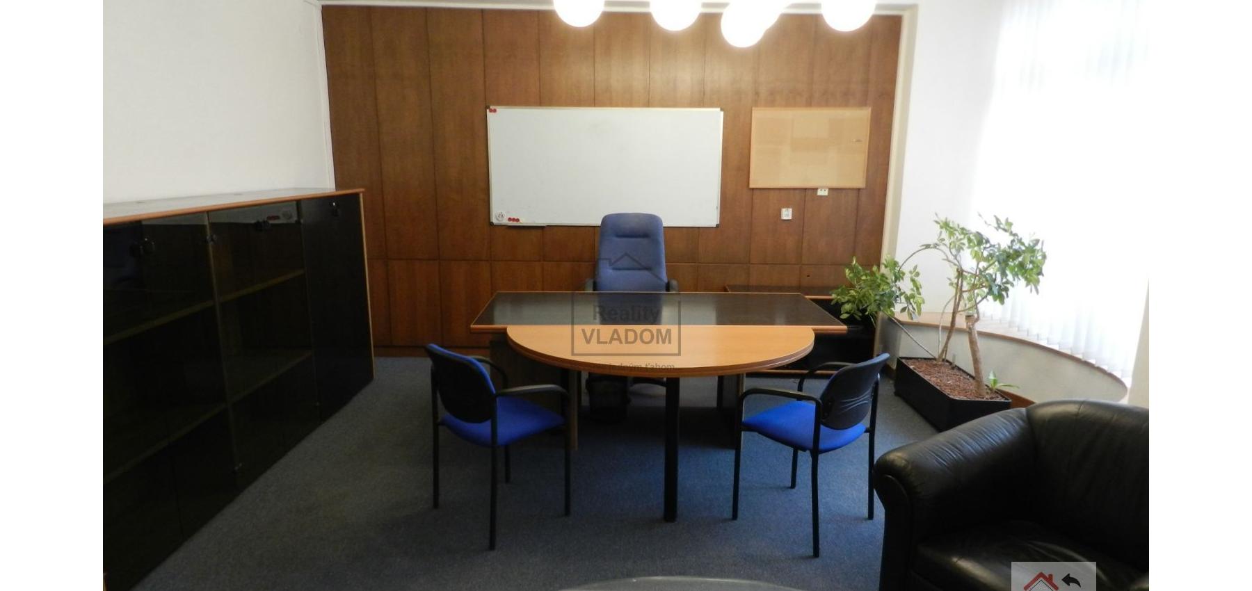 Administratívne priestory s klimatizáciou, plocha 73 m2.