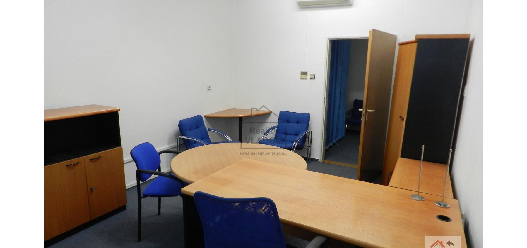 Administratívne priestory s klimatizáciou, plocha 73 m2.