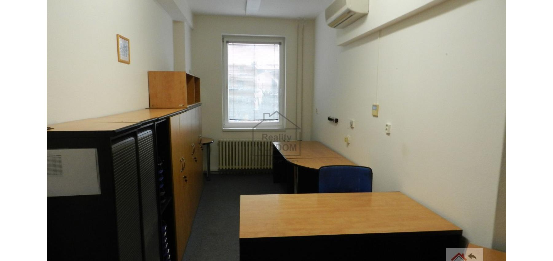 Administratívne priestory s klimatizáciou, plocha 73 m2.