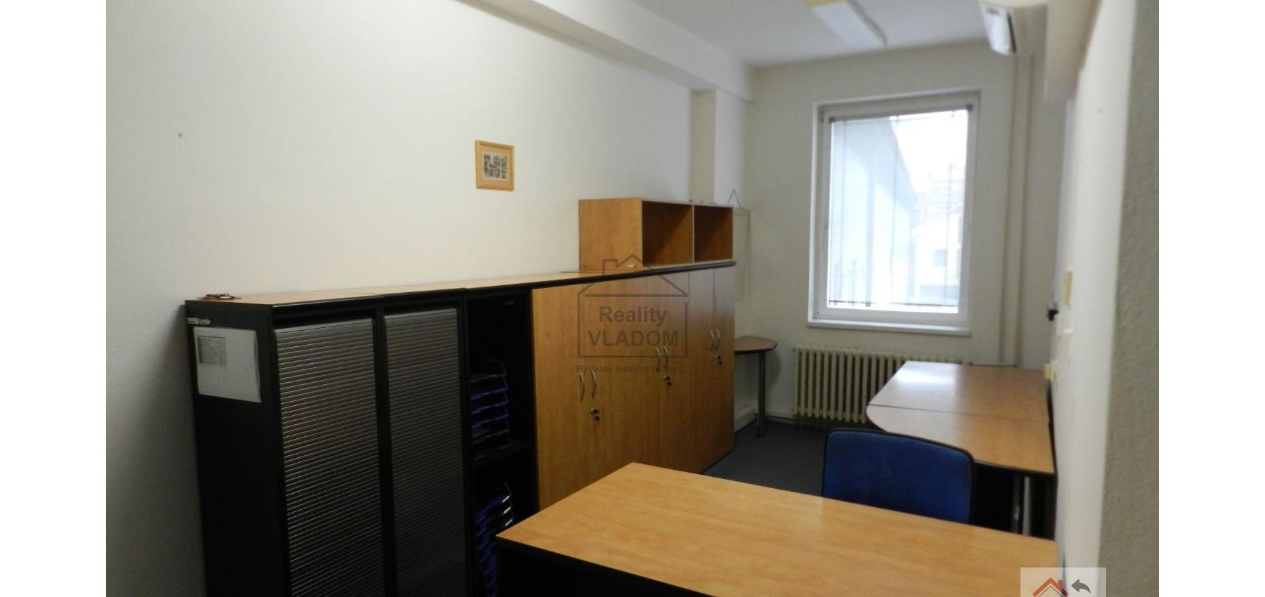 Administratívne priestory s klimatizáciou, plocha 73 m2.