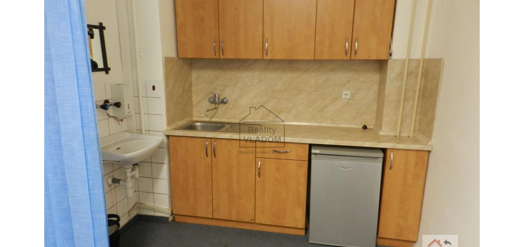 Administratívne priestory s klimatizáciou, plocha 73 m2.