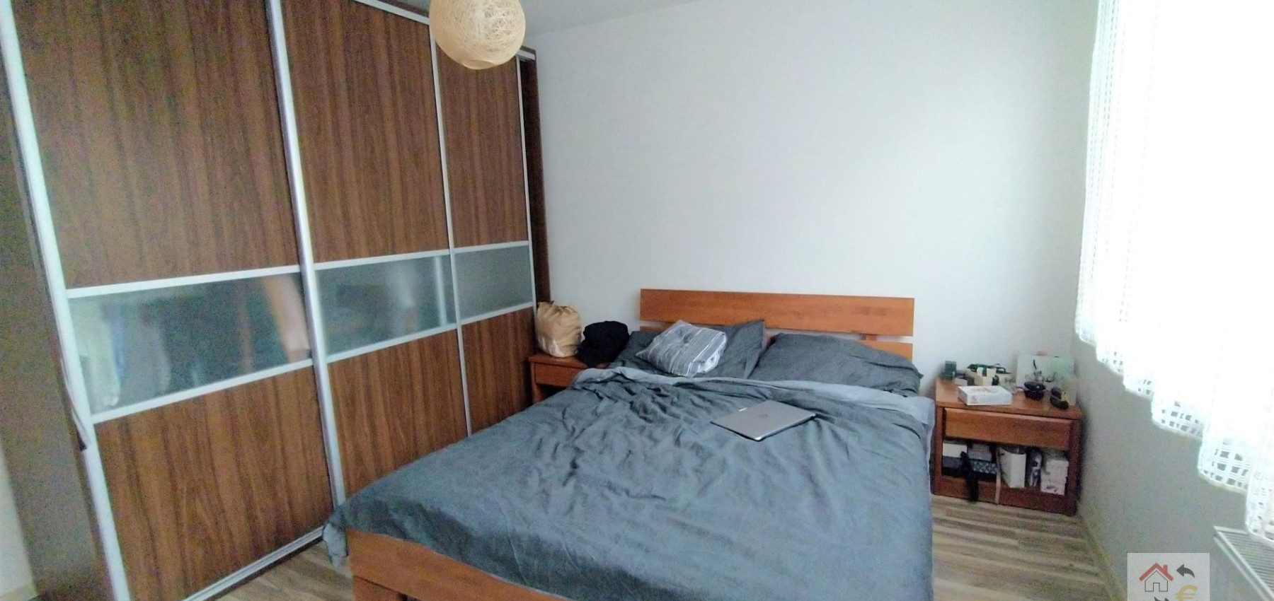 Voľný od 1.9.2024 - Krásny 2 izbový byt s balkónom v centre mesta, komplet rekonštrukcia, zariadený