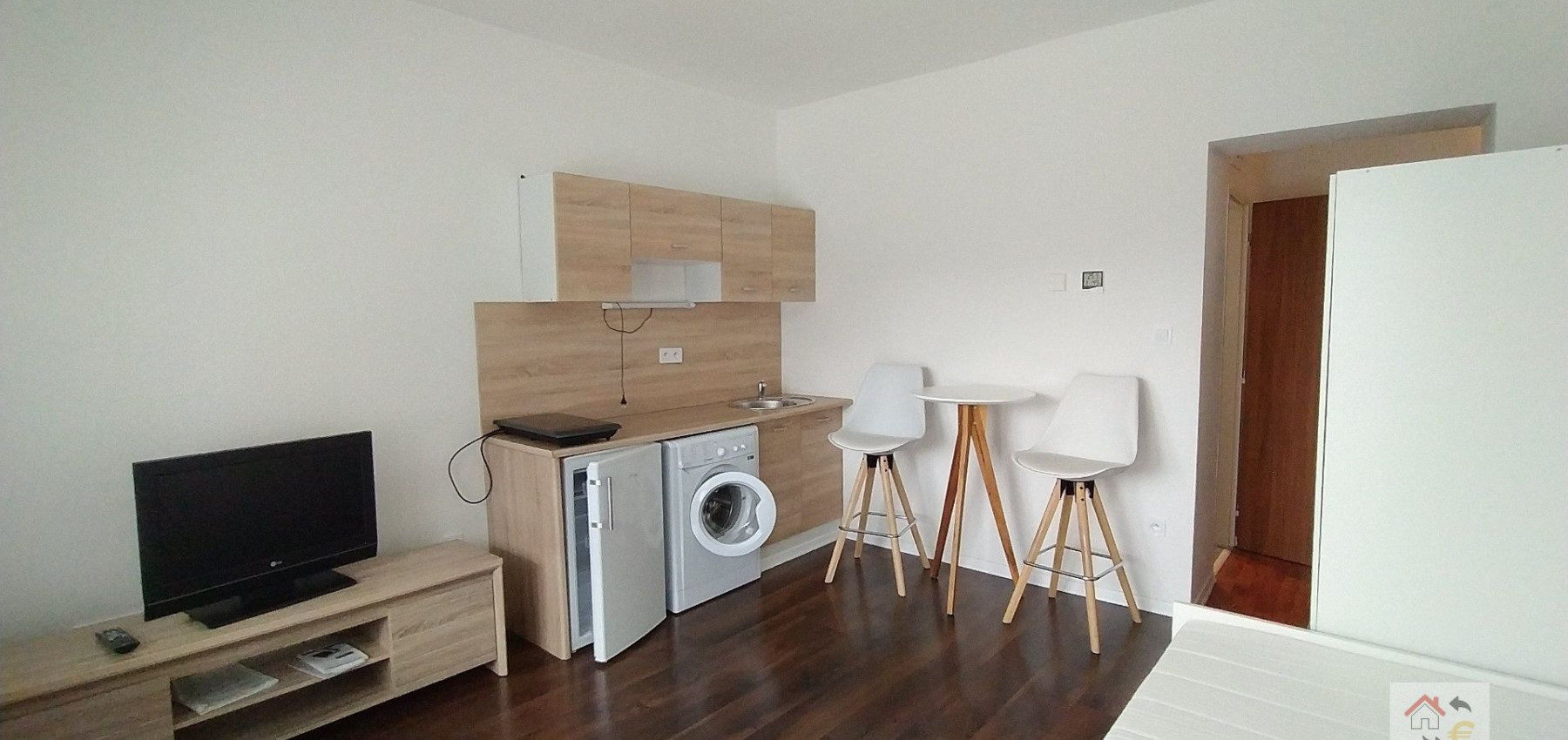 Prenajatá do 1.9.2024....garsónka s loggiou 24 m2 komplet rekonštrukcia, plne zariadená