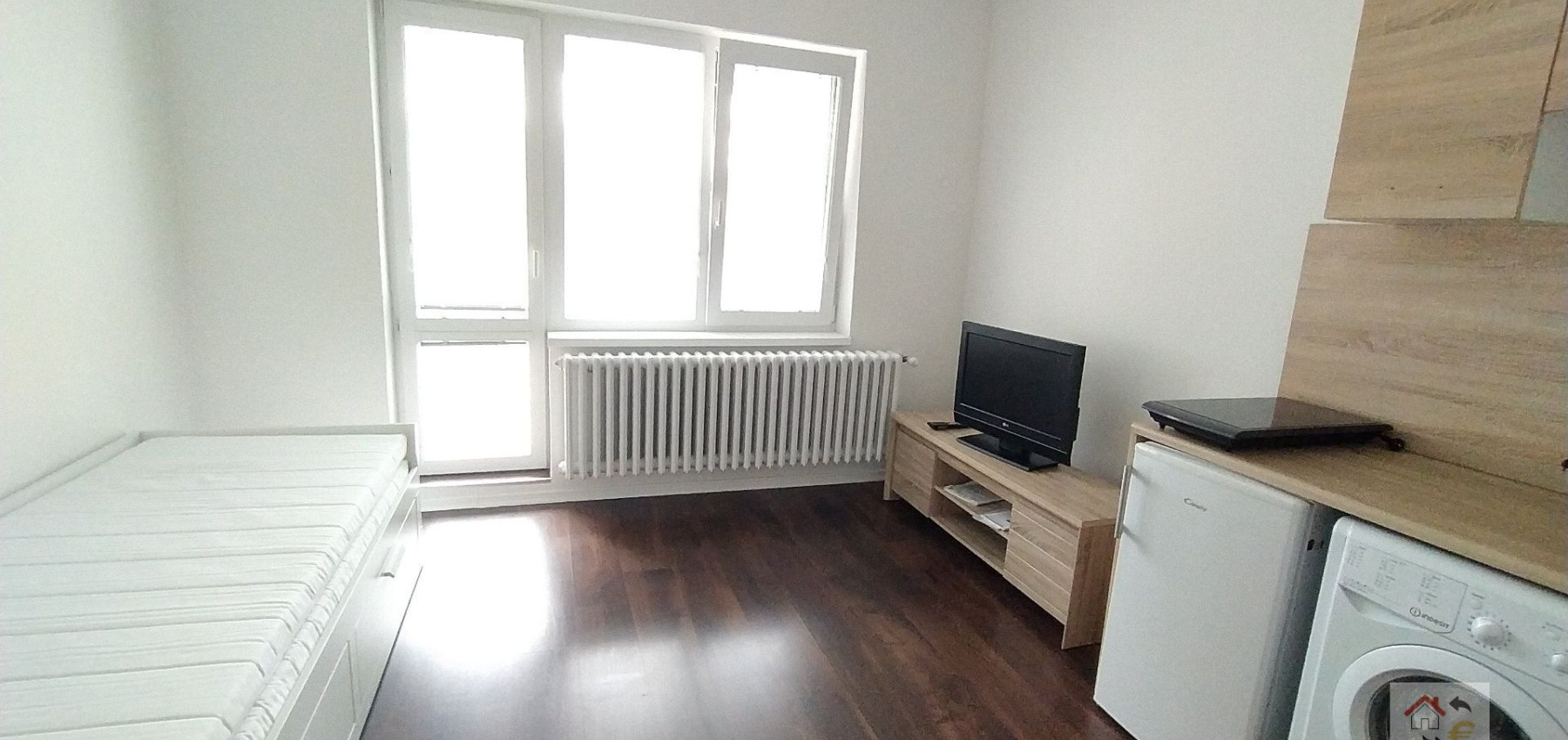 Prenajatá do 1.9.2024....garsónka s loggiou 24 m2 komplet rekonštrukcia, plne zariadená