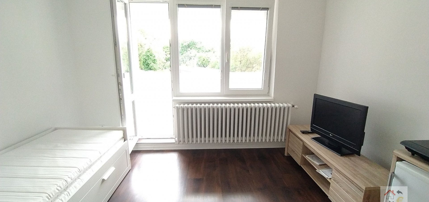 Prenajatá do 1.9.2024....garsónka s loggiou 24 m2 komplet rekonštrukcia, plne zariadená