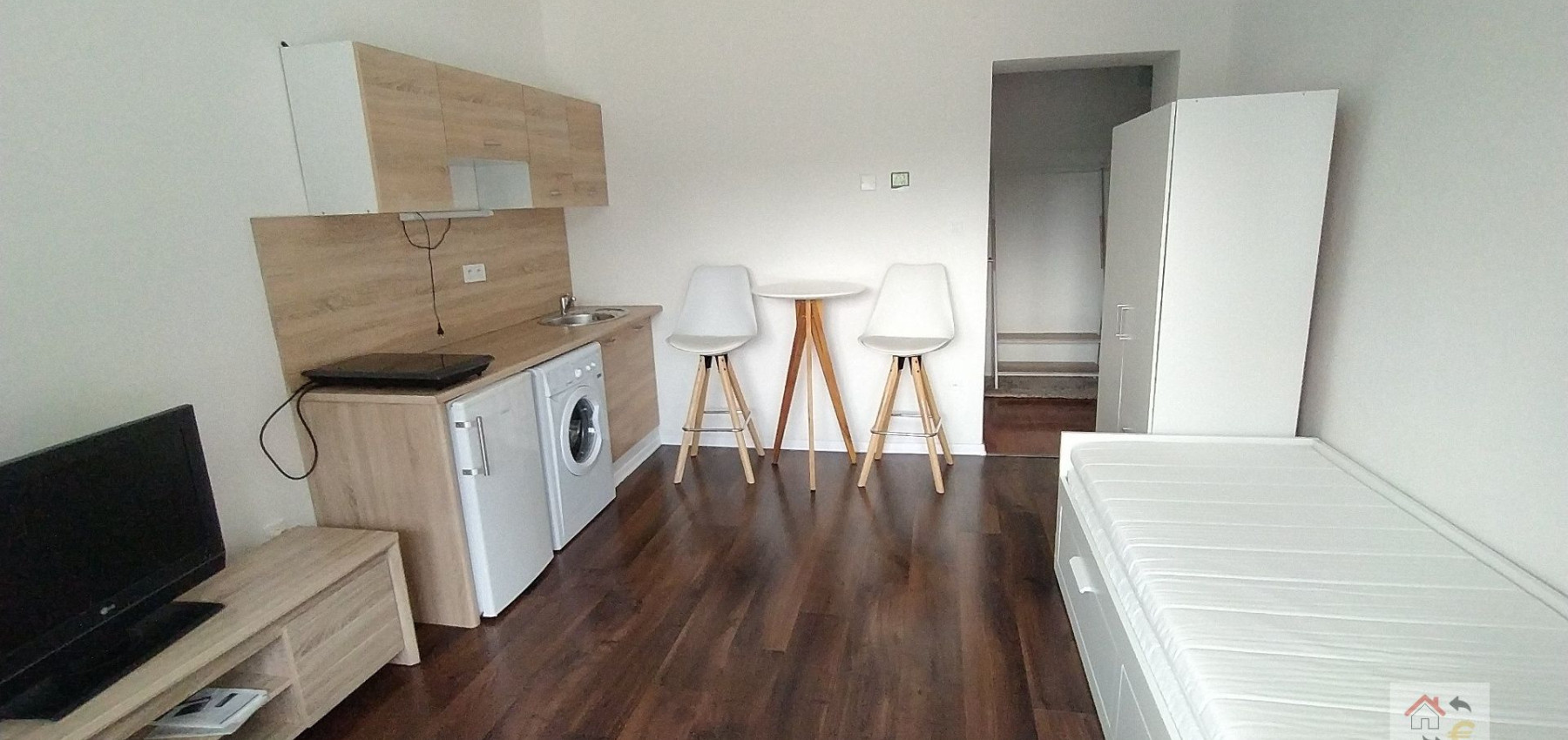 Prenajatá do 1.9.2024....garsónka s loggiou 24 m2 komplet rekonštrukcia, plne zariadená