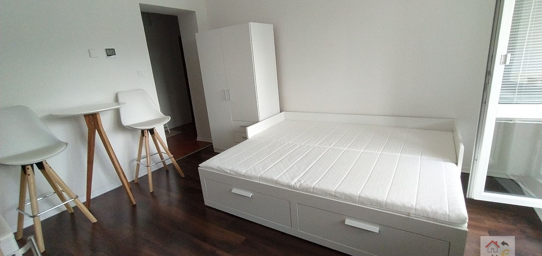 Prenajatá do 1.9.2024....garsónka s loggiou 24 m2 komplet rekonštrukcia, plne zariadená