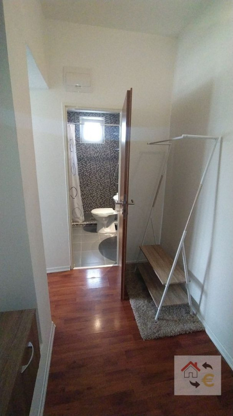 Prenajatá do 1.9.2024....garsónka s loggiou 24 m2 komplet rekonštrukcia, plne zariadená