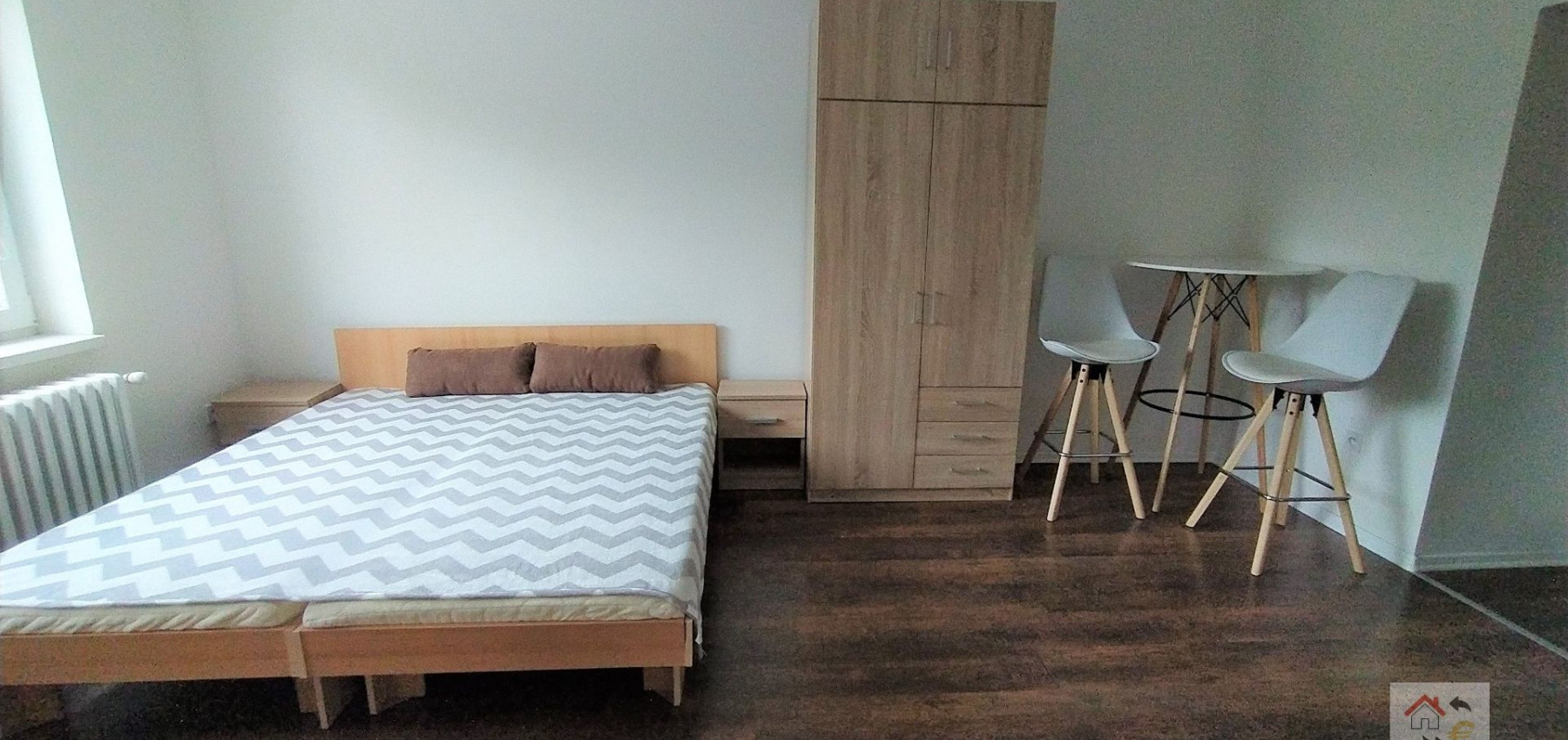 Prenajatý do 1.8.2024...Prenajatý do 1.9.2024...1 izbový byt s kuchynským kútom, komplet rekonštrukcia, plne zariadený