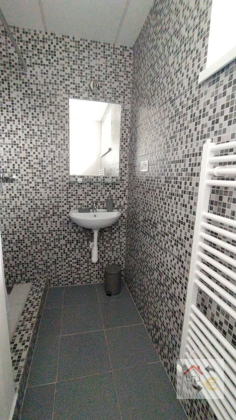 Prenajatý do 1.8.2024...Prenajatý do 1.9.2024...1 izbový byt s kuchynským kútom, komplet rekonštrukcia, plne zariadený