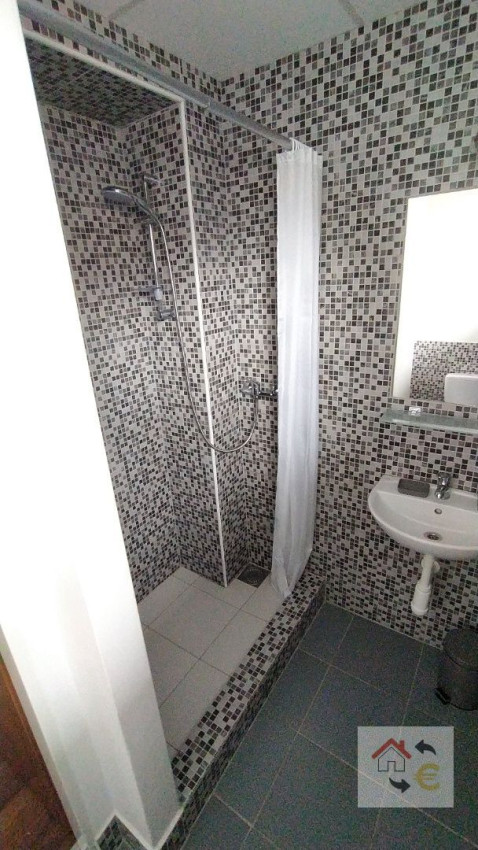 Prenajatý do 1.8.2024...Prenajatý do 1.9.2024...1 izbový byt s kuchynským kútom, komplet rekonštrukcia, plne zariadený