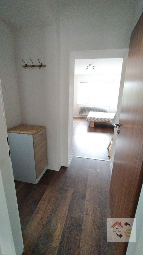 Prenajatý do 1.8.2024...Prenajatý do 1.9.2024...1 izbový byt s kuchynským kútom, komplet rekonštrukcia, plne zariadený