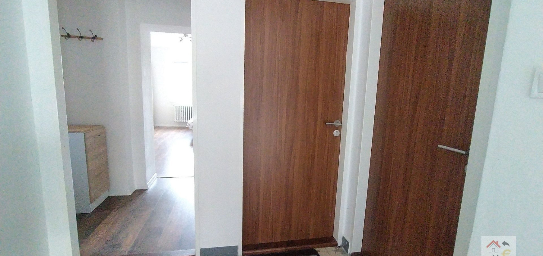 Prenajatý do 1.8.2024...Prenajatý do 1.9.2024...1 izbový byt s kuchynským kútom, komplet rekonštrukcia, plne zariadený