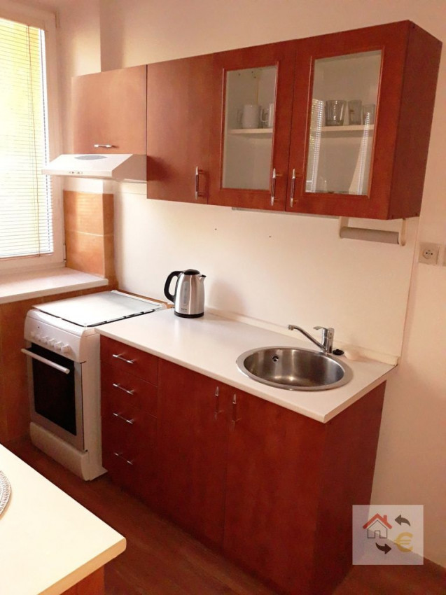 Voľný od 1.12.2025... 2 izbový byt s parkovacím miestom Budovateľská Prešov - zariadený