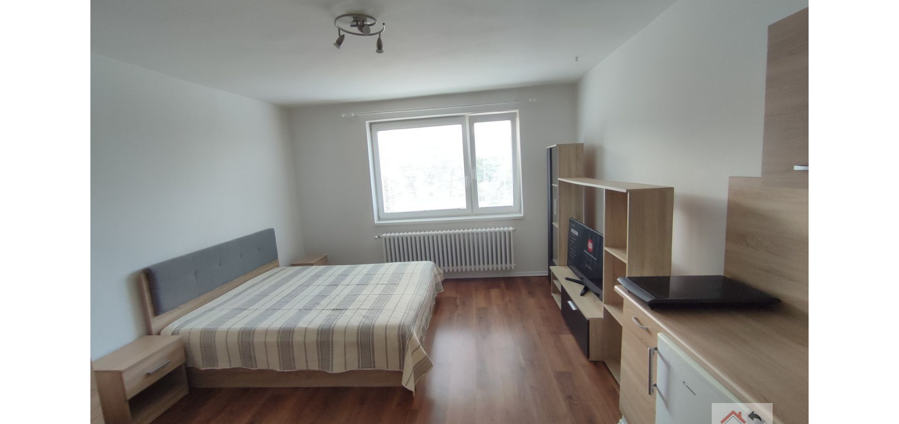 Prenajatý do 1.9.2024...Prenájom 1 izbový byt s kuchynským kútom, komplet rekonštrukcia, plne zariadený