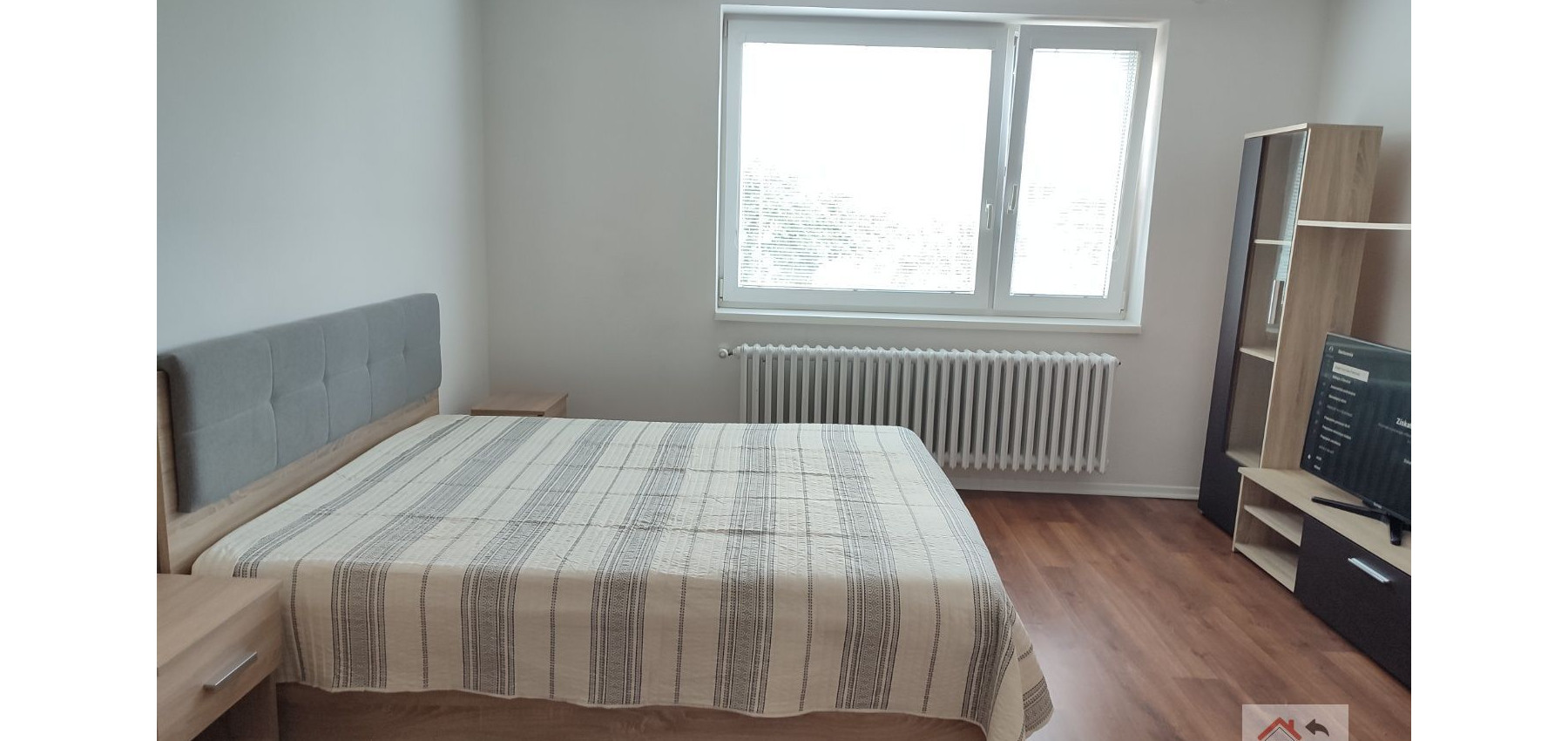 Prenajatý do 1.9.2024...Prenájom 1 izbový byt s kuchynským kútom, komplet rekonštrukcia, plne zariadený