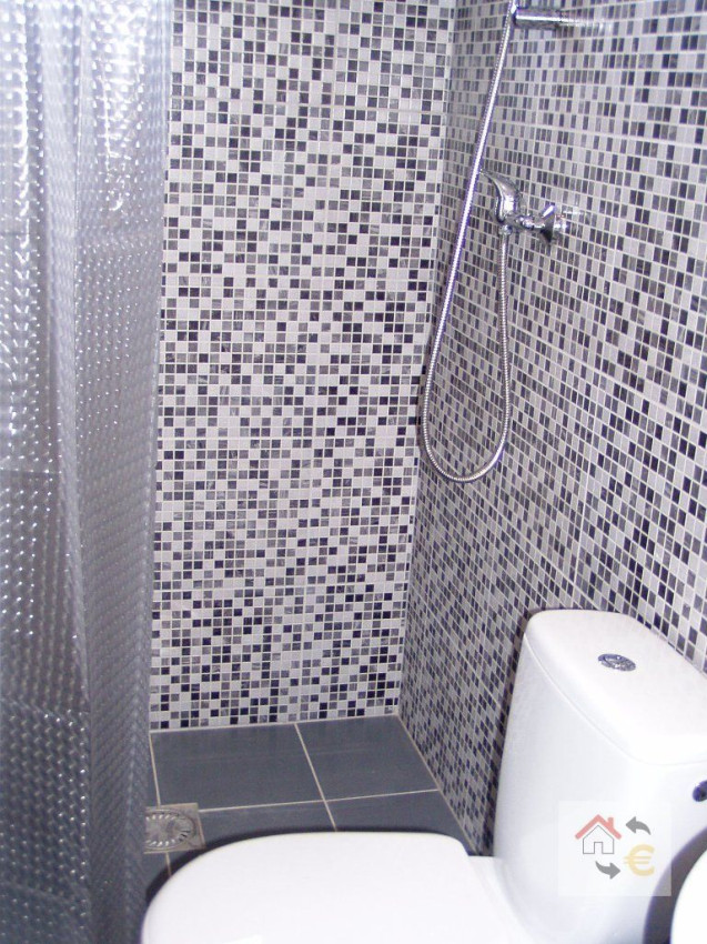 Prenajatý do 1.9.2024...Prenájom 1 izbový byt s kuchynským kútom, komplet rekonštrukcia, plne zariadený