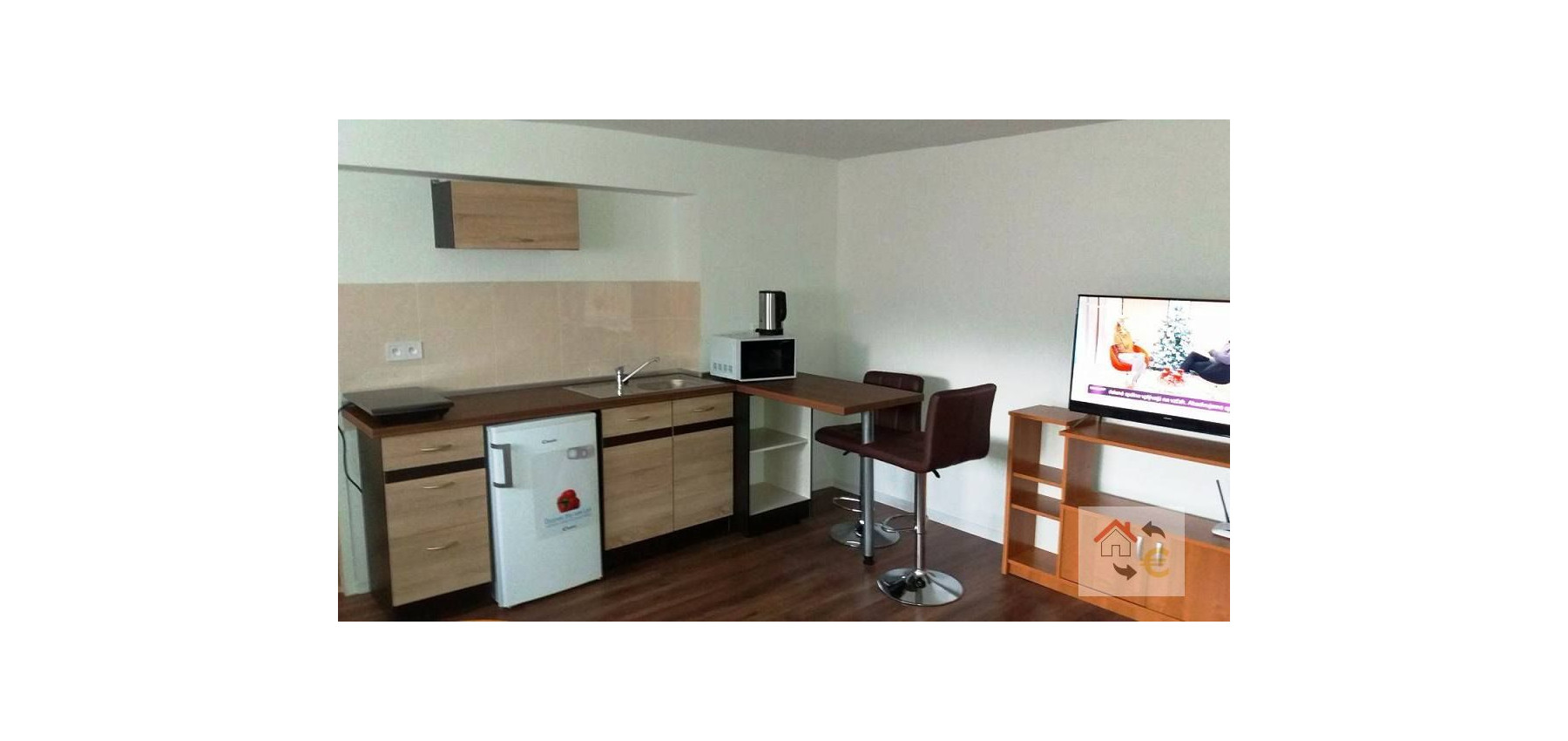 Prenajatý do 1.9.2026...Prenájom 1 izbový byt s kuchynským kútom, komplet rekonštrukcia, plne zariadený