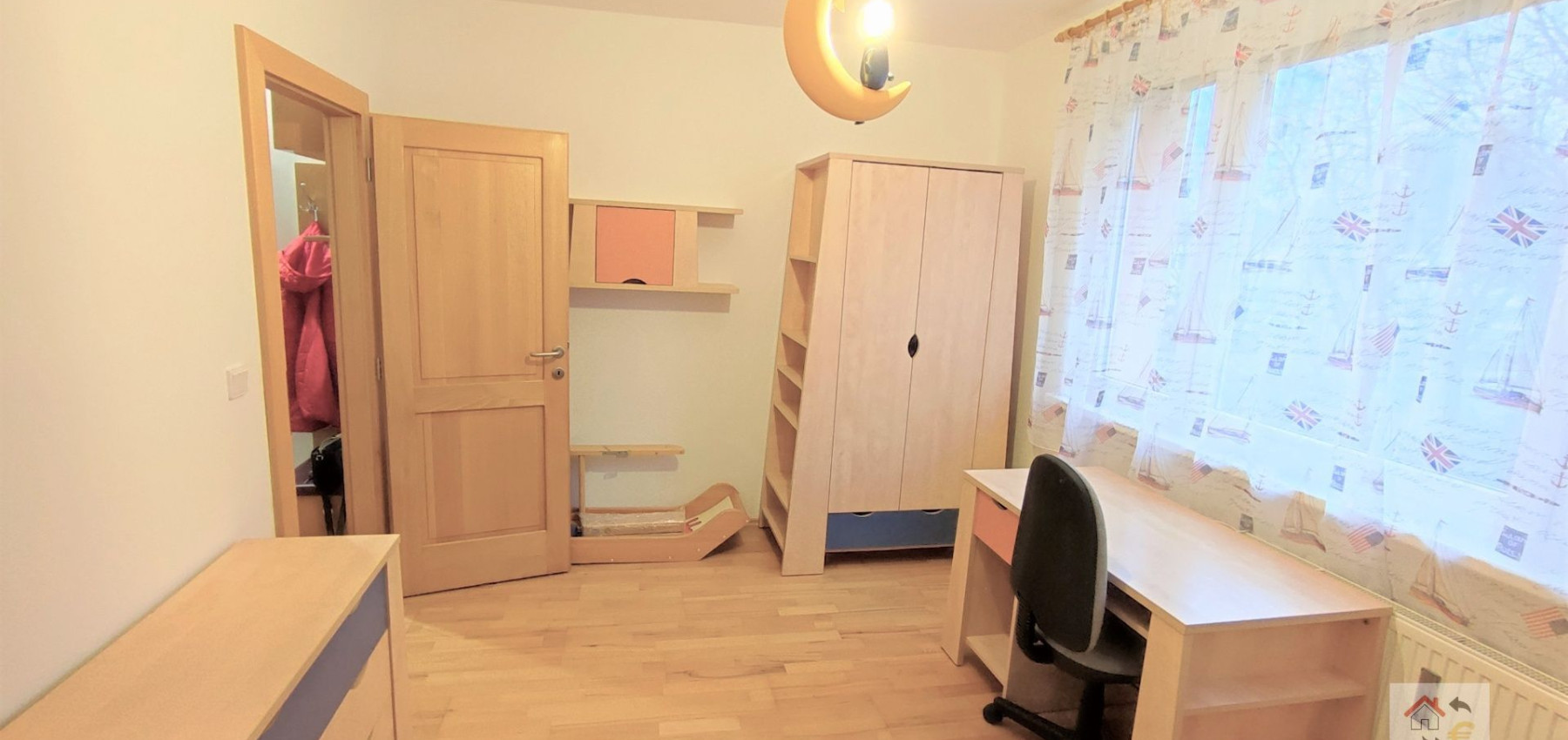 Krásny svetlý a vzdušný 3 izbový kompletne zariadený byt, plne vybavený s loggiou Tomášikova