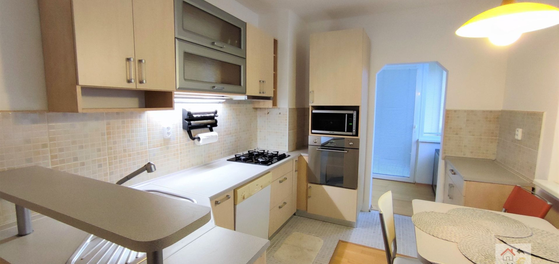 Krásny svetlý a vzdušný 3 izbový kompletne zariadený byt, plne vybavený s loggiou Tomášikova