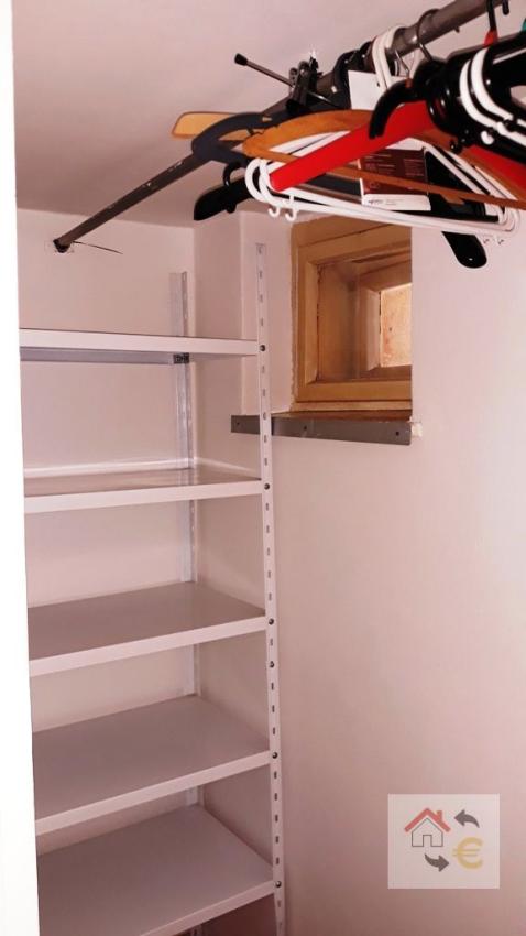 Prenajatý do 1.9.2026... Priestranný tehlový 3 izbový byt v centre mesta, zariadený