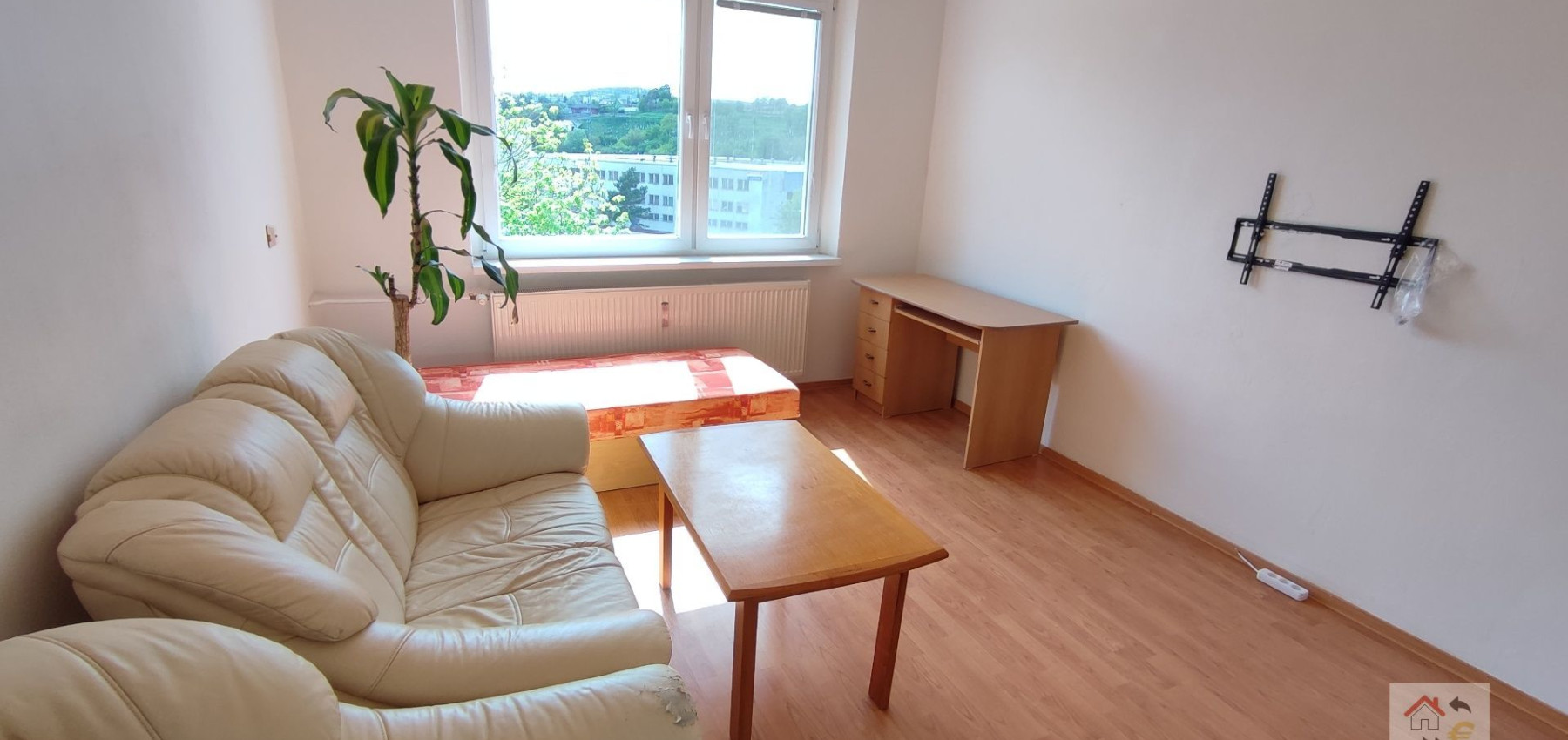 Prenajatý do 1.6.2026...Na prenájom 2 izbový byt čiastočne zariadený, Mukačevská ulica, čiastočná rekonštrukcia