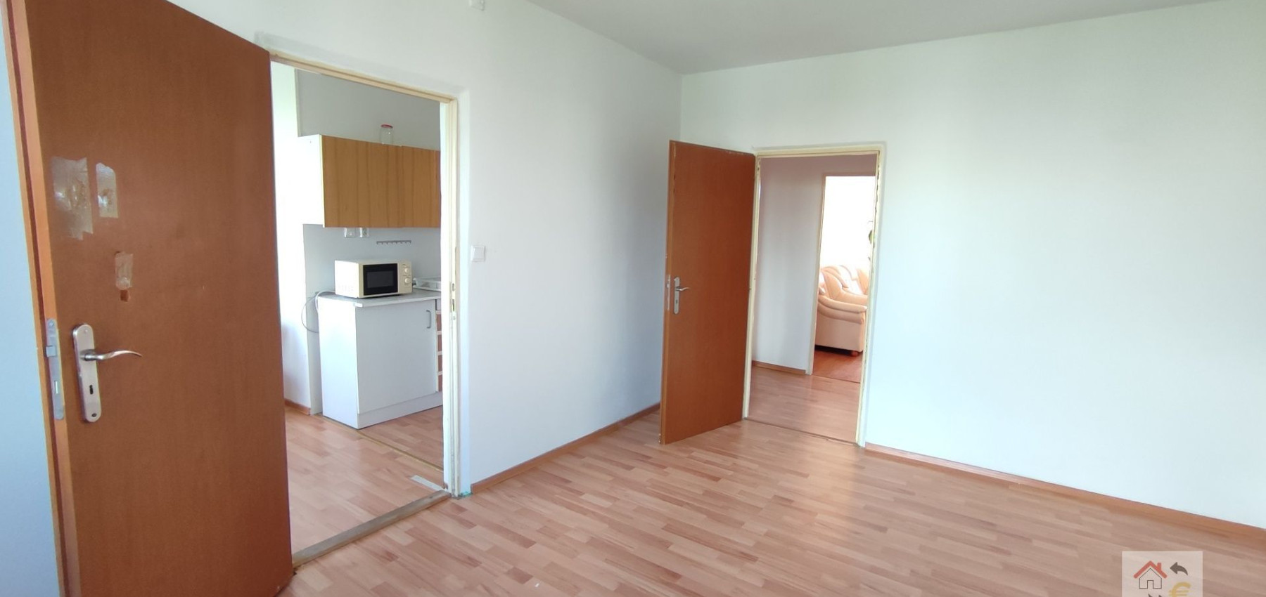 Prenajatý do 1.6.2026...Na prenájom 2 izbový byt čiastočne zariadený, Mukačevská ulica, čiastočná rekonštrukcia