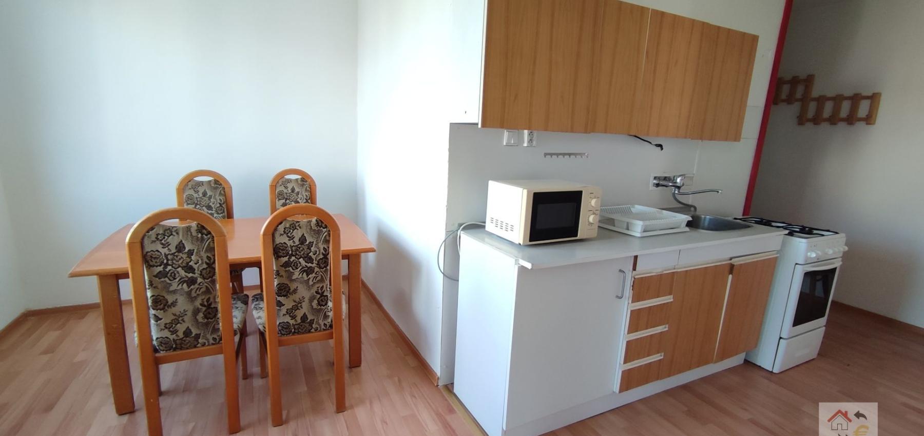 Prenajatý do 1.6.2026...Na prenájom 2 izbový byt čiastočne zariadený, Mukačevská ulica, čiastočná rekonštrukcia