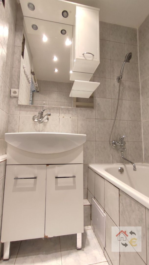 Prenajatý do 1.6.2026...Na prenájom 2 izbový byt čiastočne zariadený, Mukačevská ulica, čiastočná rekonštrukcia