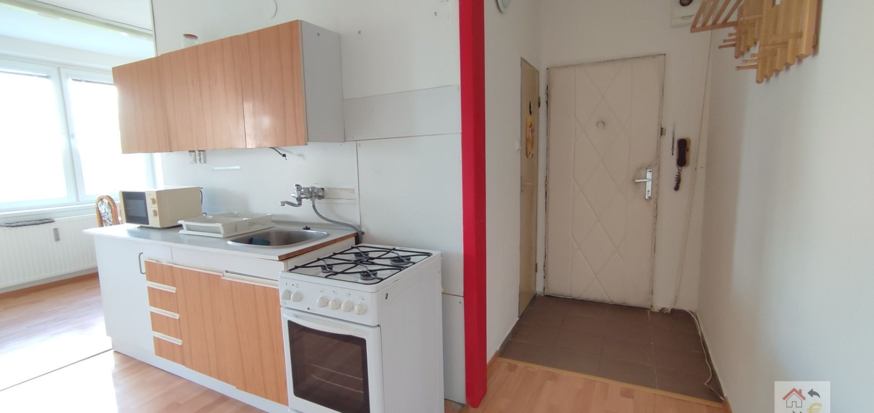 Prenajatý do 1.6.2026...Na prenájom 2 izbový byt čiastočne zariadený, Mukačevská ulica, čiastočná rekonštrukcia