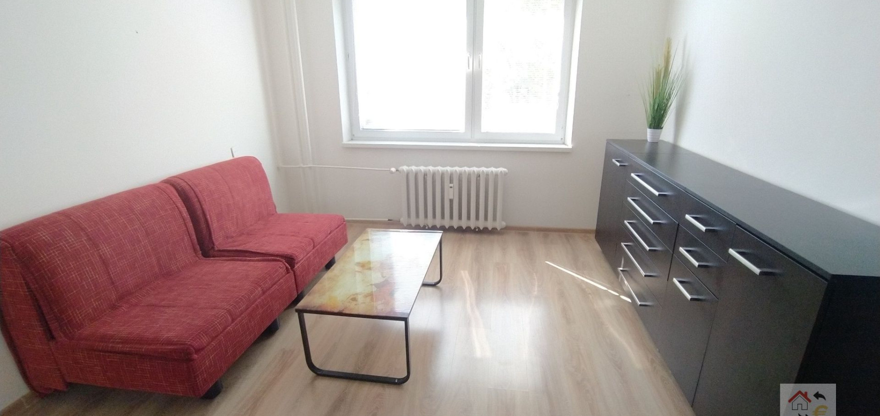 Prenajaté do 1.6.2026...1 izbový zrekonštruovaný byt Vlada Clementisa Sídlisko III