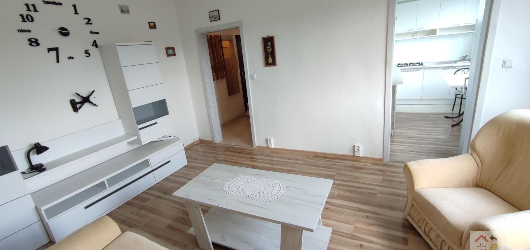 Prenajaté do 30.6. 2025 - 2 izbový priestranný byt v top lokalite Sídliska 2, kompletná rekonštrukcia, zariadený