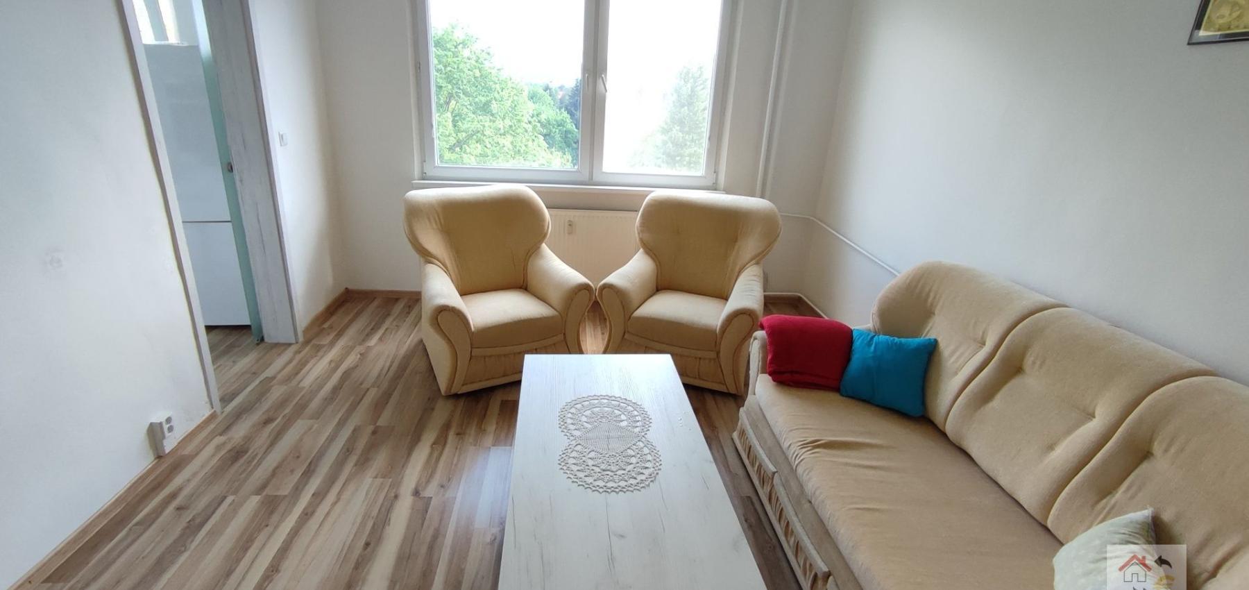 Prenajaté do 30.6. 2025 - 2 izbový priestranný byt v top lokalite Sídliska 2, kompletná rekonštrukcia, zariadený