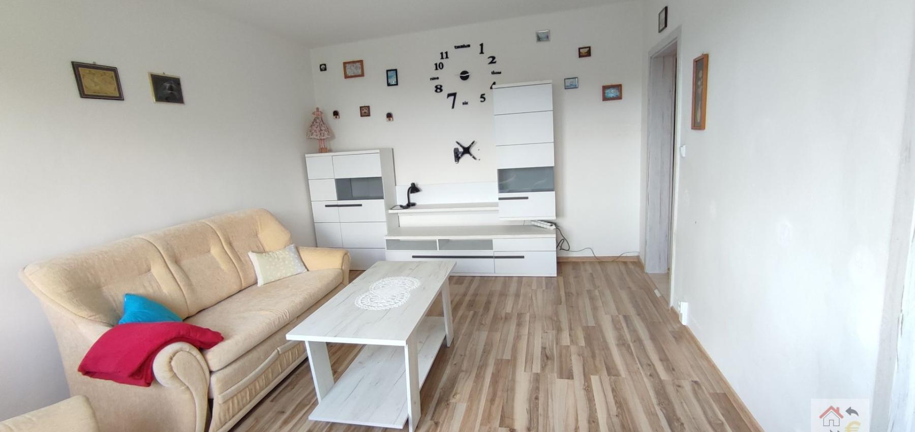 Prenajaté do 30.6. 2025 - 2 izbový priestranný byt v top lokalite Sídliska 2, kompletná rekonštrukcia, zariadený